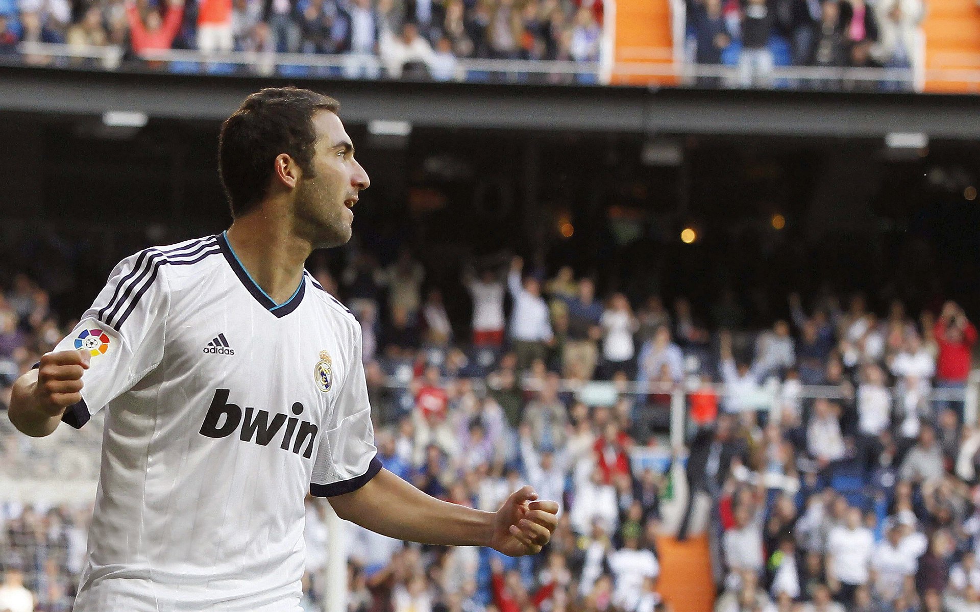 九游游戏-阿扎伦卡意外战胜MAD，重要助攻引爆全场！再创辉煌时刻